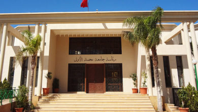 صورة أوسمة ملكية لفائدة أساتذة بجامعة محمد الأول بوجدة