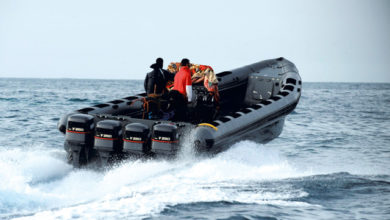 صورة بعد مطاردة هوليوودية لقارب سريع.. البحرية الملكية تحجز طن ونصف من المخدرات بالحسيمة