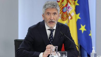 صورة وزير الداخلية الإسباني يرفض الاستقالة بعد تقرير يتهمه بالوقوف وراء مقتل مهاجرين بمليلية